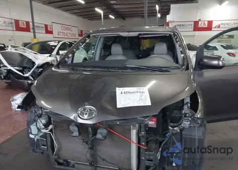 2013 Toyota Sienna Xle V6 8 Passenger from USA, damaged, VIN 5TDYK3DC4DS326146